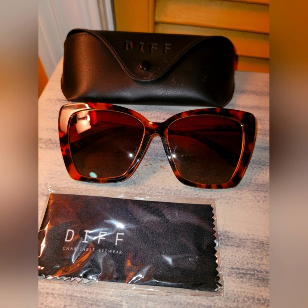 DIFF EYEWEAR BECKY IV